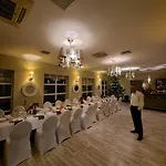 فندق Sarai