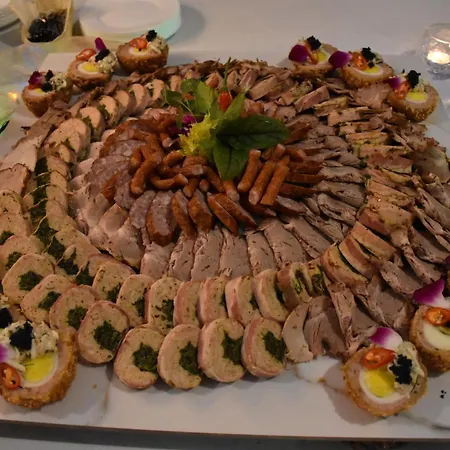 Ξενοδοχείο Sarai 3*